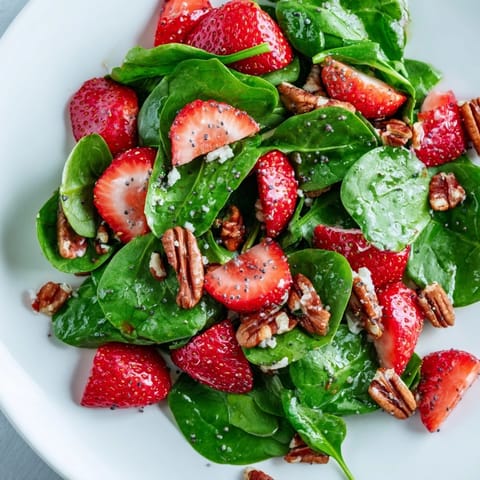 Spinat Erdbeer Nuss Salat